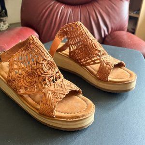 Womens MukLuk Sandals, 8.5